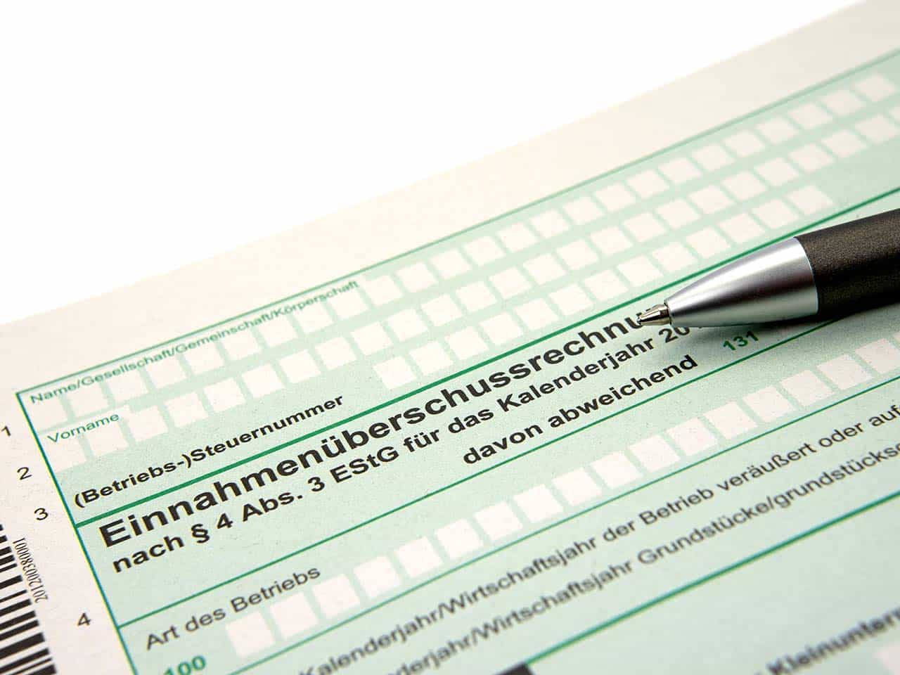 Regelmäßig wiederkehrende Einnahmen und Ausgaben zum Jahreswechsel bei ...